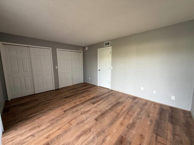 Building Photo - 9221 Tudor Dr