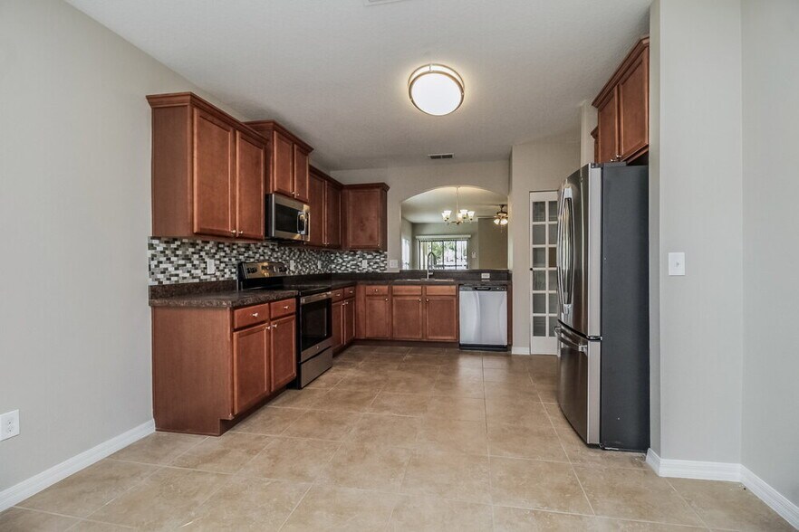 Building Photo - 2591 Vineyard Cir