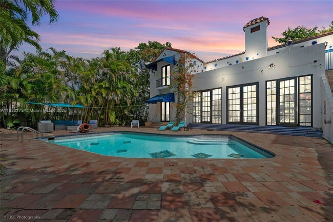 Building Photo - 1694 Granada Blvd