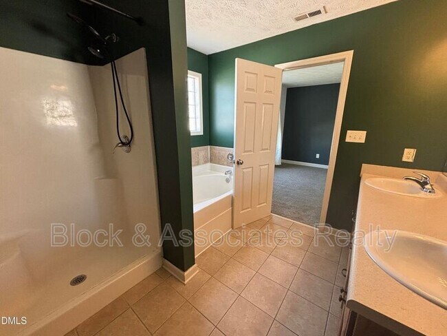 Building Photo - 2228 Stornoway Ct