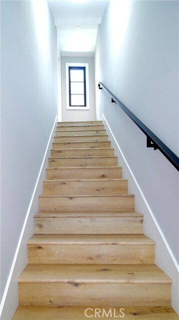 Building Photo - 1348 S Burnside Ave