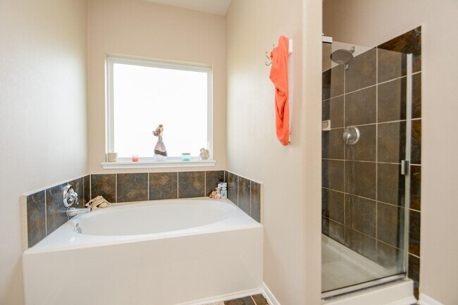 Building Photo - 9947 Valance Way