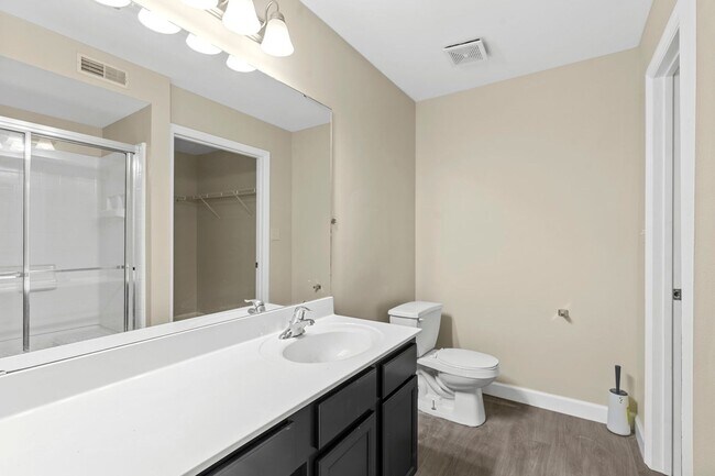 Building Photo - Spacious 2-Bed, 2-Bath Condo