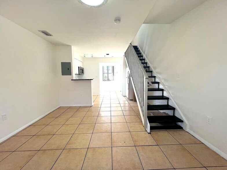 Building Photo - 1134 NW 5th St