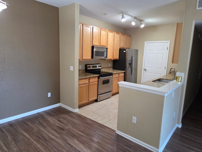 Building Photo - 15700 E Jamison Dr