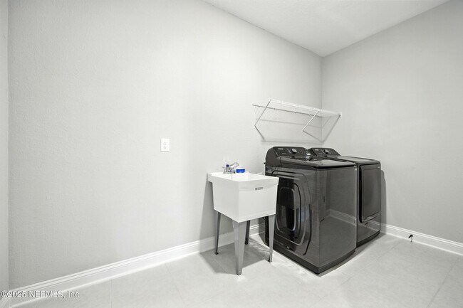 Building Photo - 24 Tradesman Ln