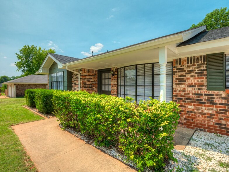 Building Photo - 715 S Pleasant View Dr