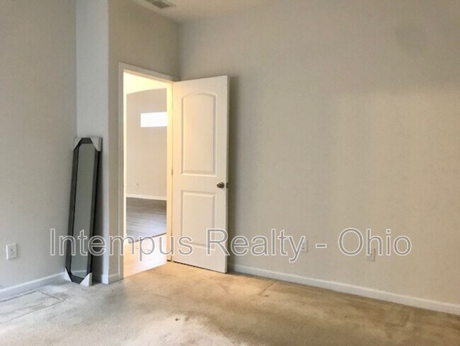 Building Photo - 2844 Hillstone St