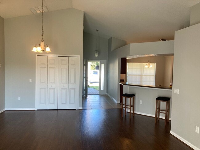 Building Photo - Beautiful 3x2 in gated community