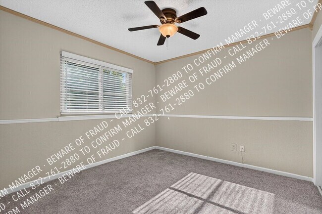 Building Photo - 593 King Cir