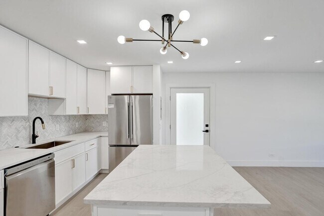 Building Photo - 840 SE 22nd Ave