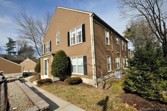 Building Photo - 37 Newberry Ln