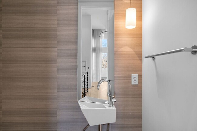 Building Photo - Modern 3BD, 4BA LoHi Townhome with Large Balcony and 2-Car Garage