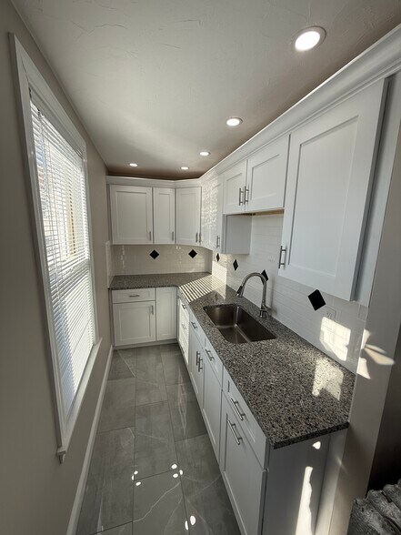 Building Photo - 148 Vernon St