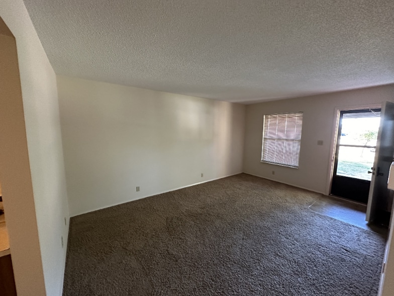 Building Photo - 606 Cumberland Dr