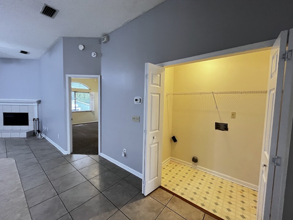Building Photo - 1159 Radis Pl