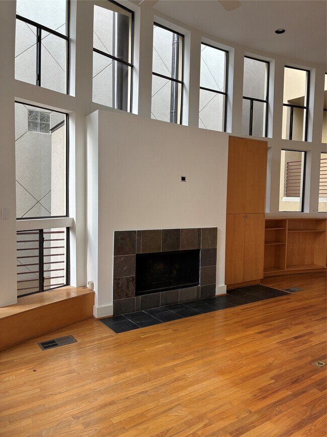 Building Photo - 6320 Haskell St