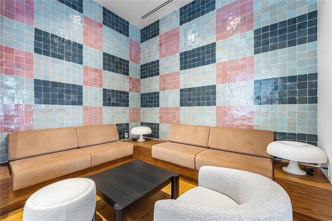 Building Photo - 11 NE 6th St