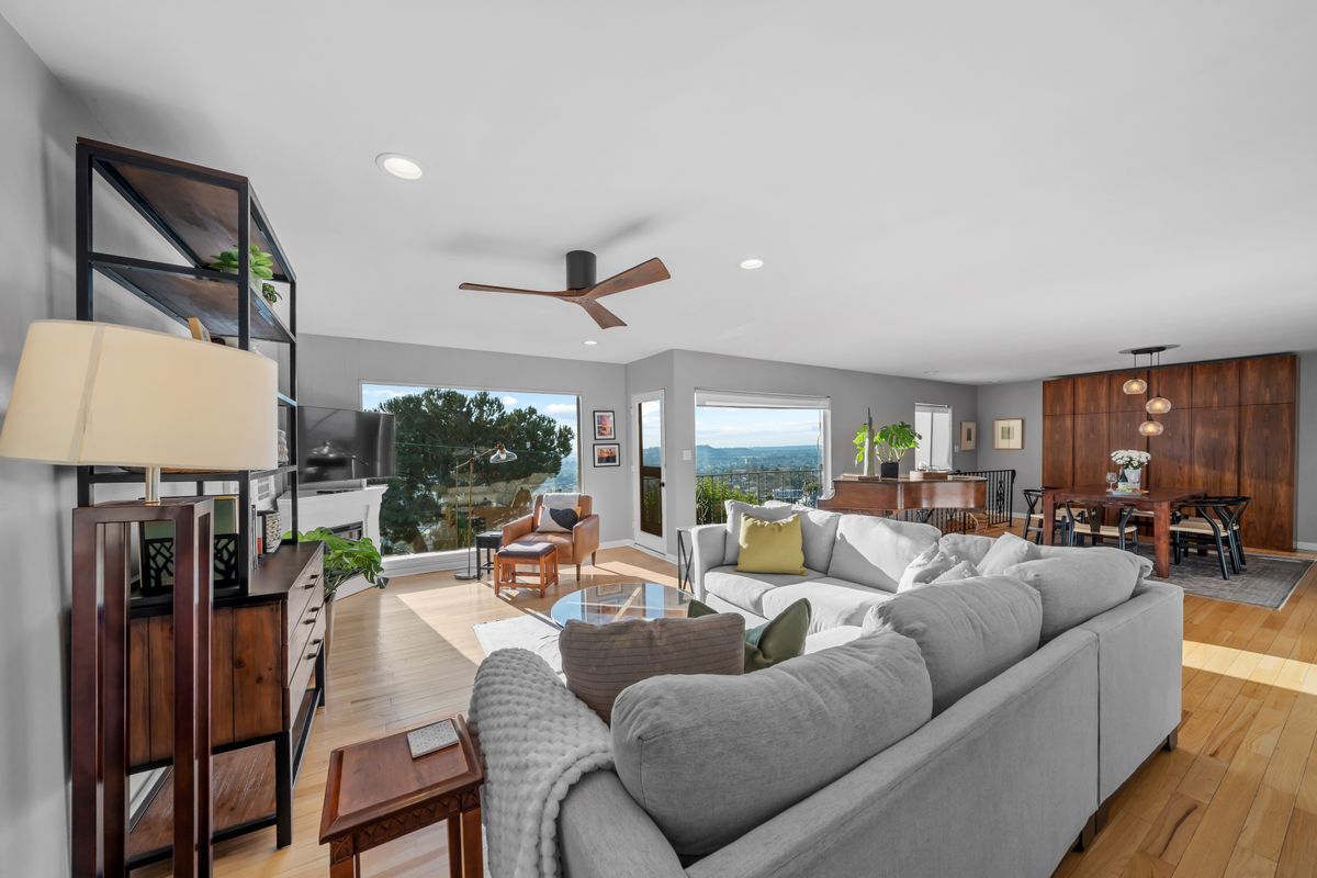 Building Photo - 4350 Summit Dr