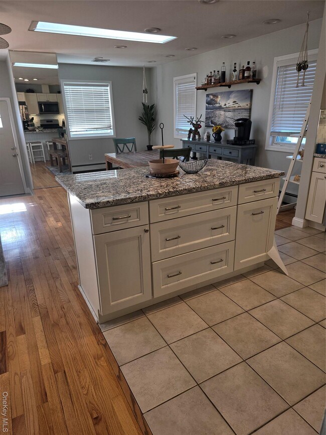 Building Photo - 359 E Pine St