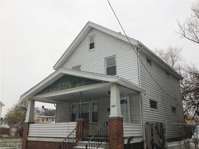 Building Photo - Spacious 3-Bedroom Cleveland Home with Classic Character & Large Living Areas