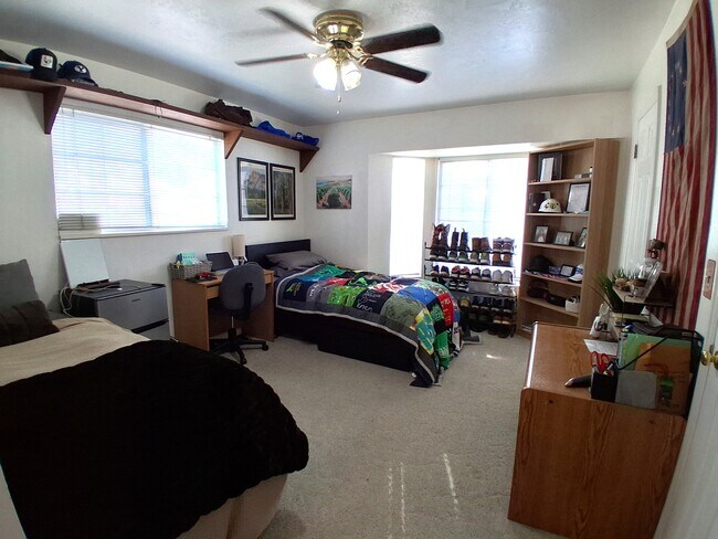 Building Photo - 565 N 300 E