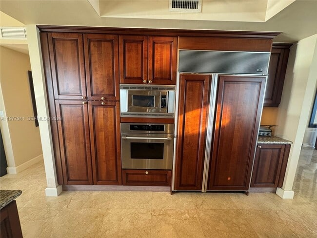 Building Photo - 17875 Collins Ave