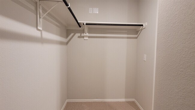 Building Photo - 526 Dalloway St