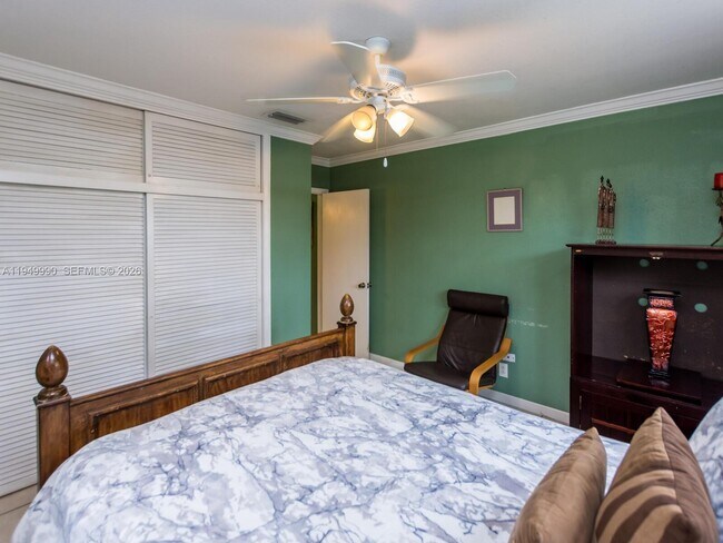 Building Photo - 5524 Garfield St