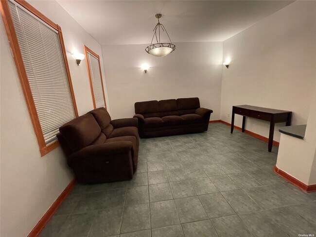 Building Photo - 90 Main St