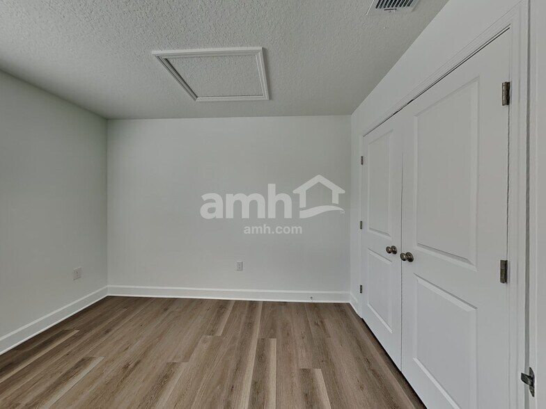 Building Photo - 3003 19th Ave W