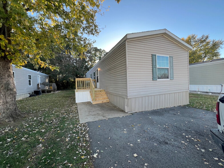 Building Photo - 177 Peach St