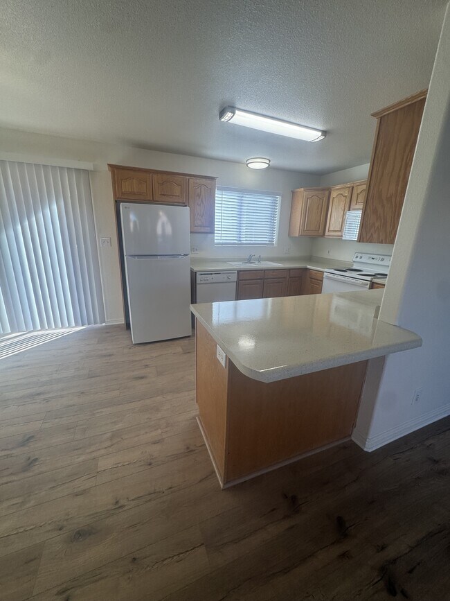 Primary Photo - 1122 E 300 S