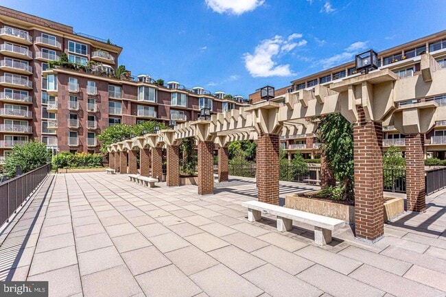 Building Photo - 560 N Street SW Unit UNIT N409