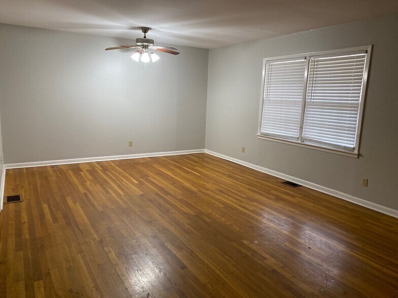 Building Photo - 135 Ayers Dr