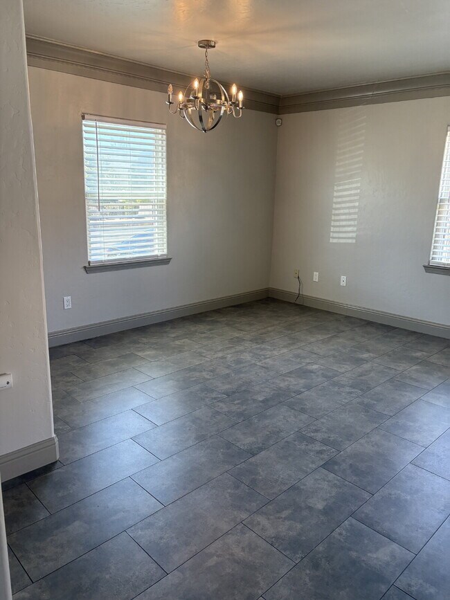 Building Photo - MOVE IN SPECIAL ***Reduced rent with immed...