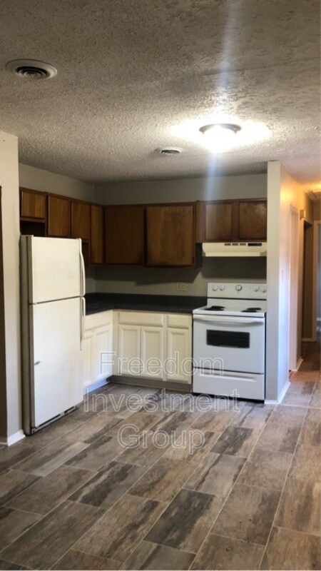 Building Photo - 5239 Pocahontas Dr