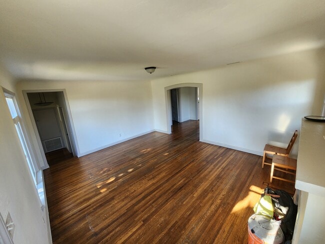 living room. a lot of natural light. - 1622 S Campbell Ave