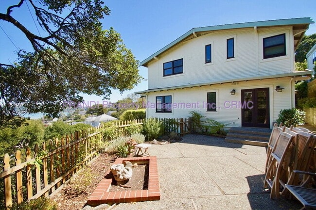 Building Photo - 63 Glen Dr