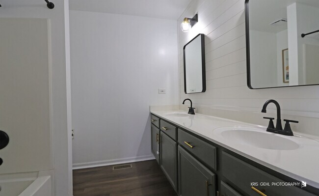 Building Photo - 2764 Olympic Ct