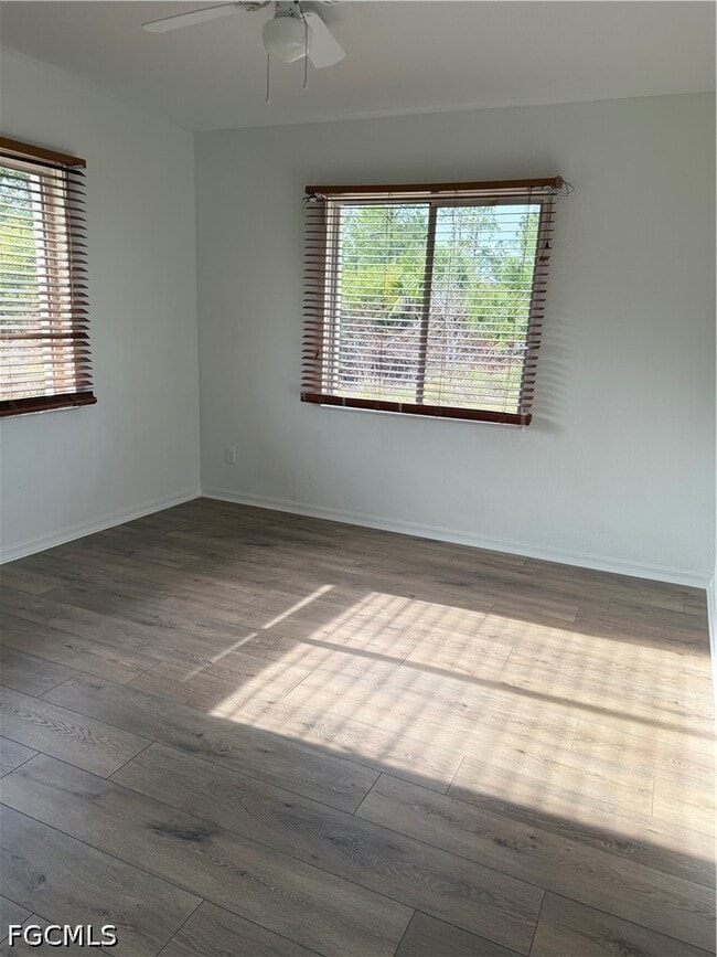 Building Photo - 1371 14th Ave NE