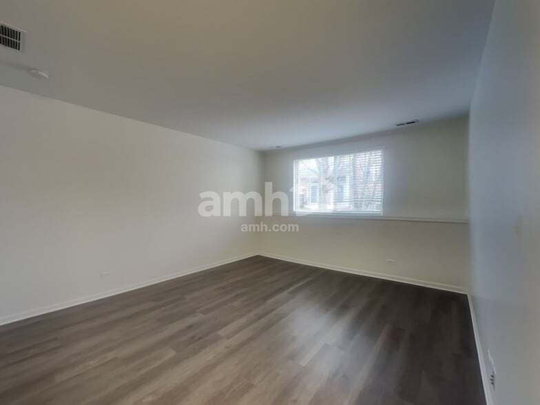 Building Photo - 2449 Emily Ln