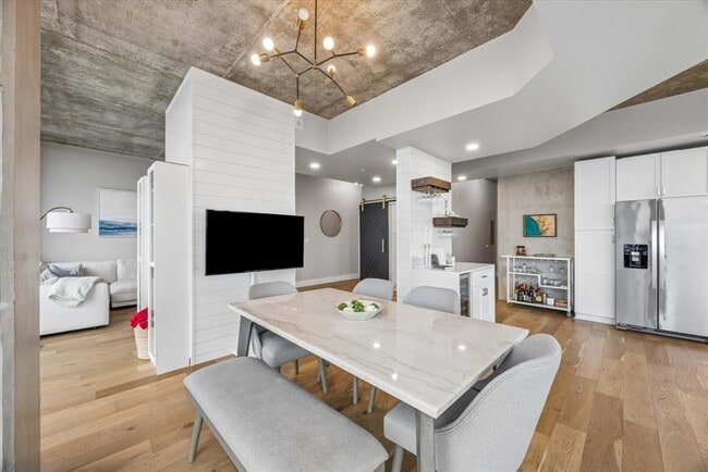 Building Photo - 360 Nueces St