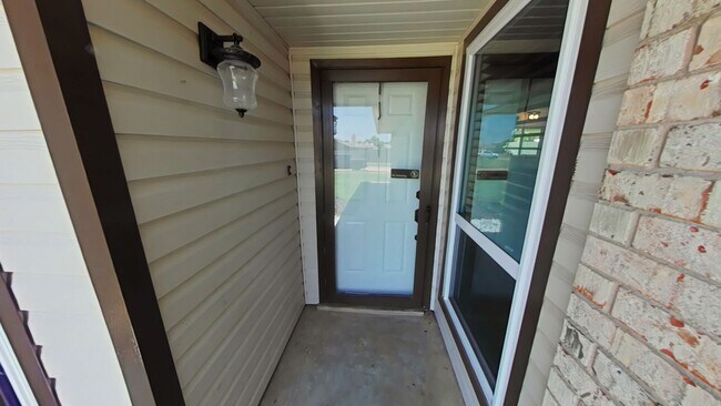 Building Photo - 5222 NW Ashby Ave