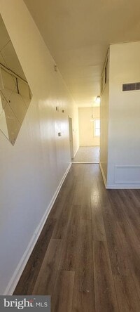 Building Photo - 7539 W River Dr