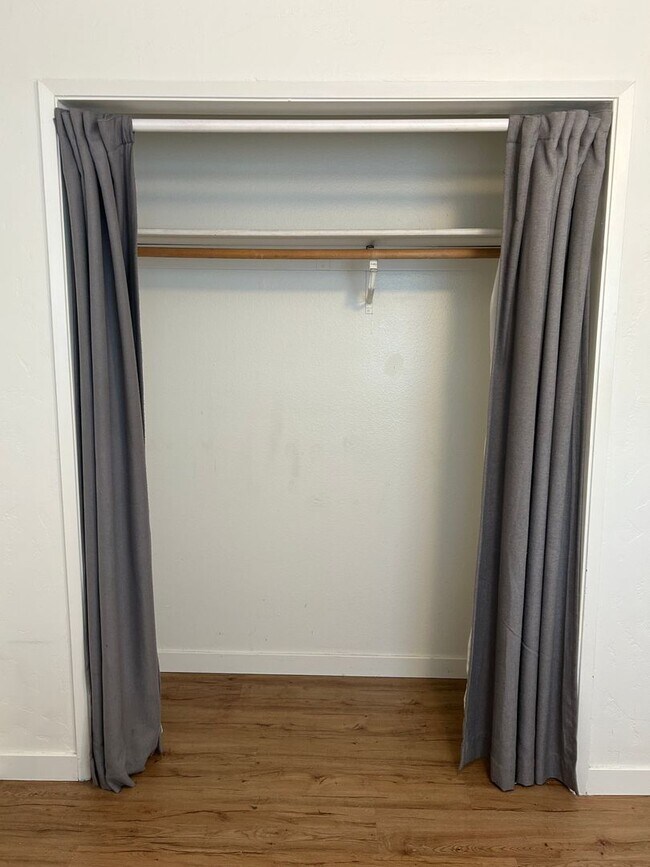 Building Photo - 3850 N Collister Dr