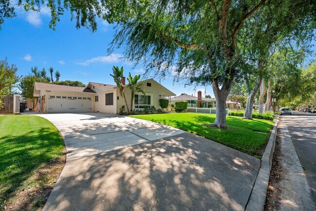 Building Photo - Stunning Riverside Home for Rent- Solar, E...