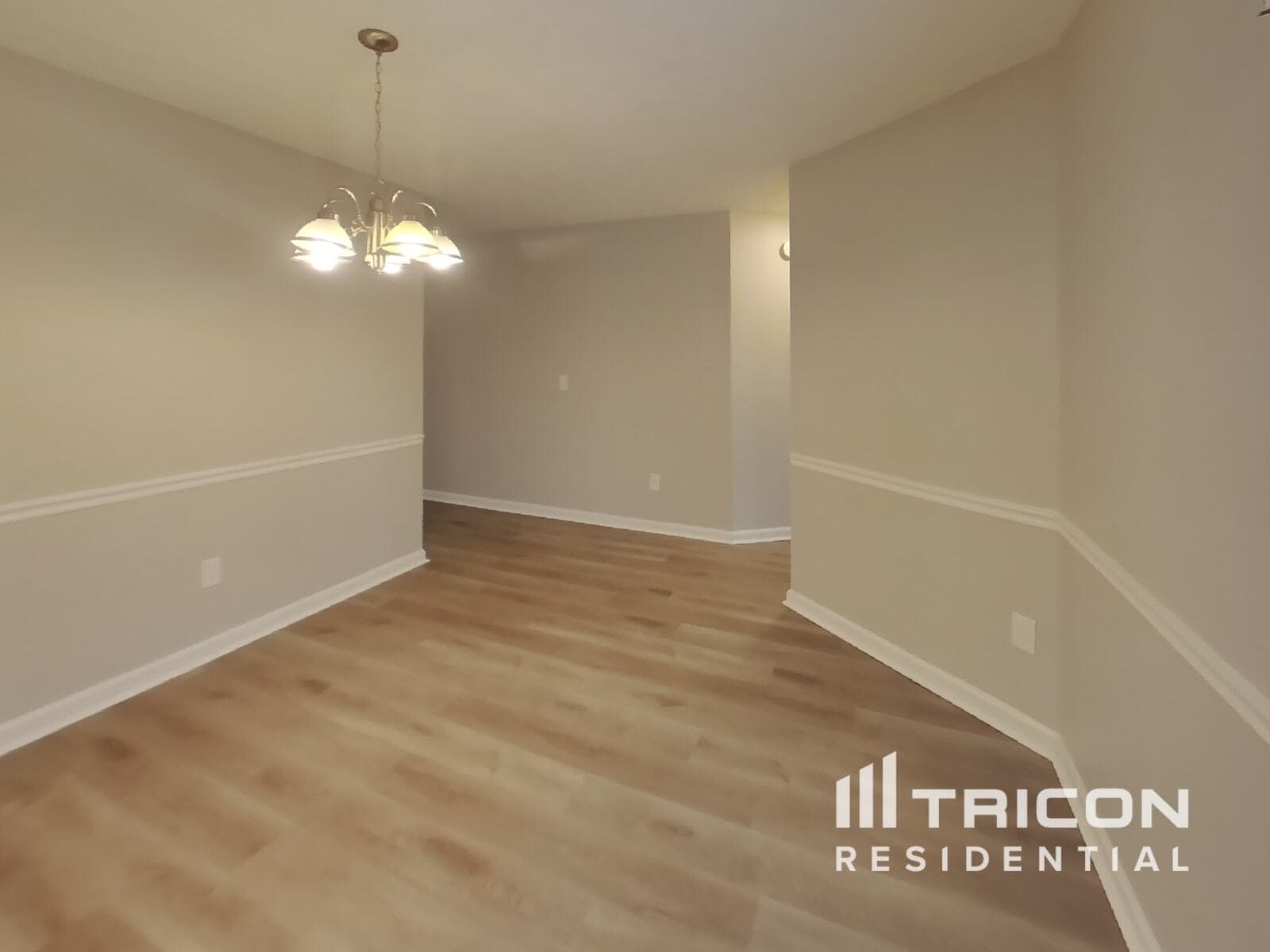 Building Photo - 362 Park Ct N