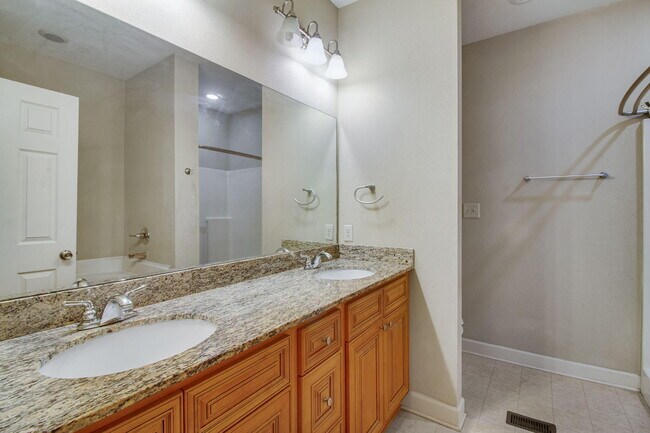 Building Photo - 408 Arbor Lake Dr