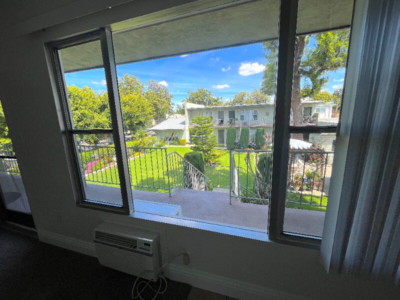 Building Photo - 142 S Princeton Ave